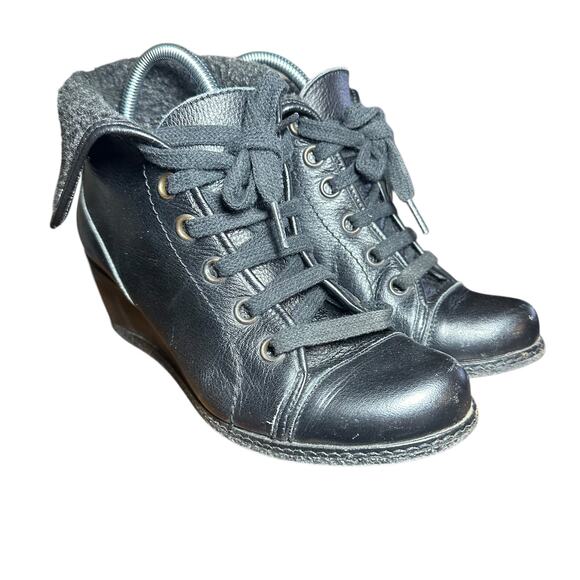 Eric Michael Black Leather Wedge Booties Size 37 US 6.5 - Picture 2 of 10